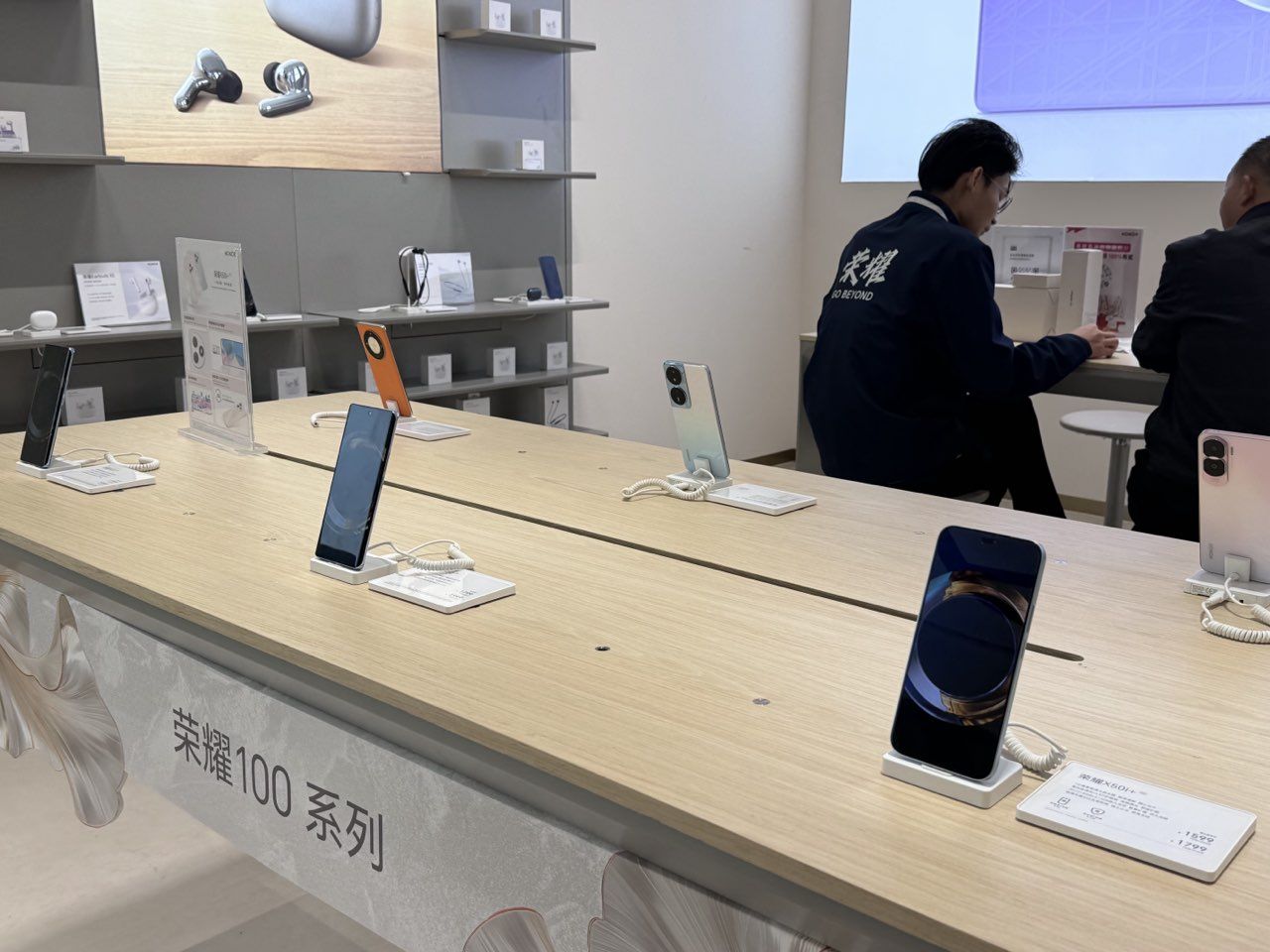 Electronic shelf label ESL system in convenience store