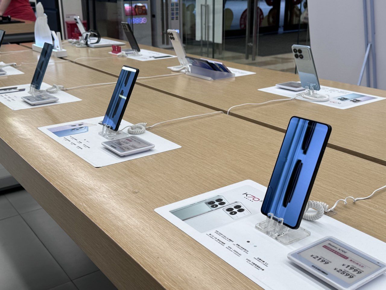 Smart watch magnetic security charger stand display