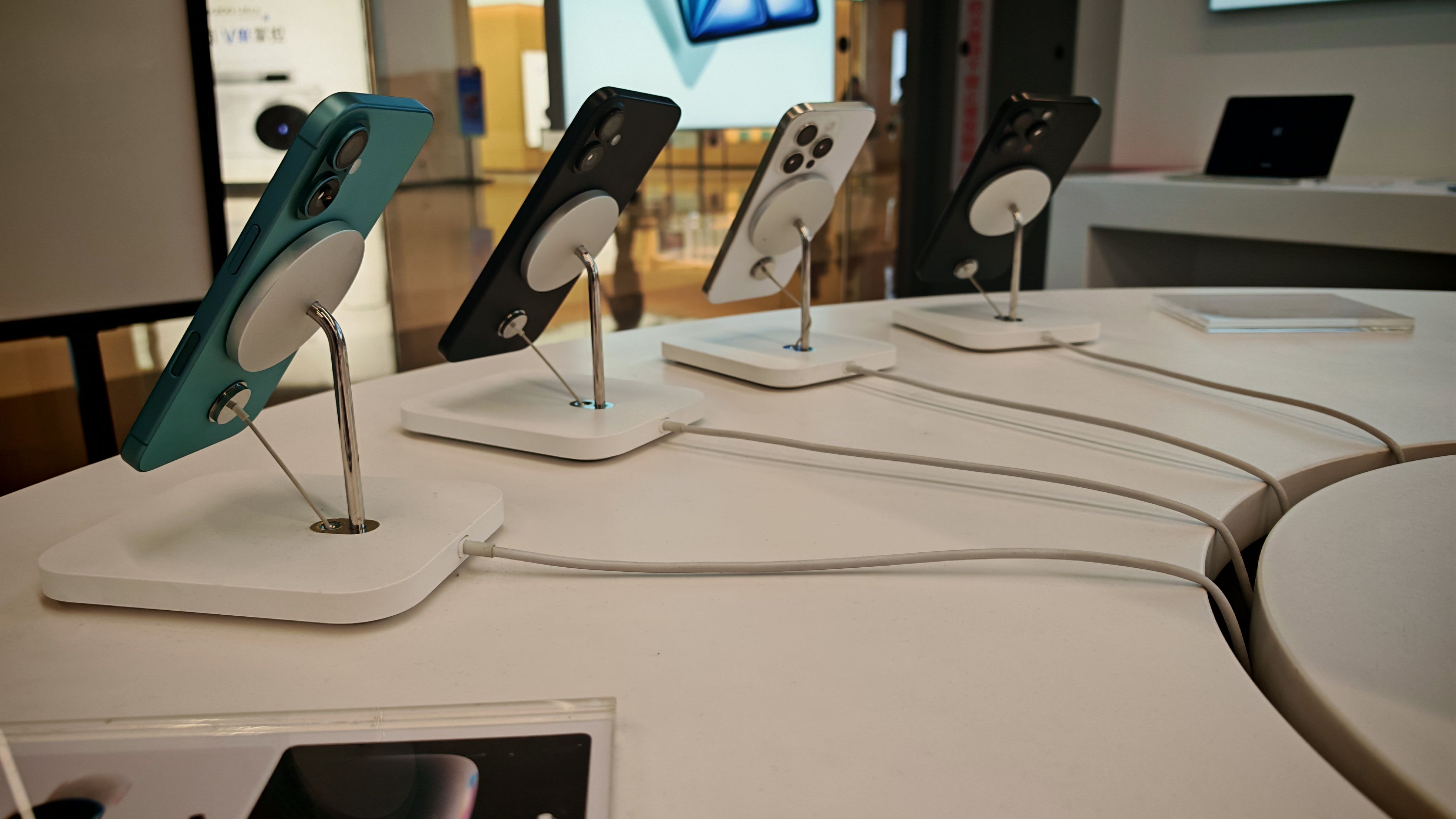 Merchandise Display Security Solutions | Tocvue