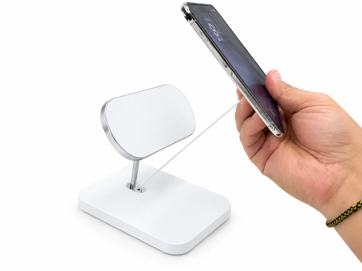 Customer lifting iPhone Duo from the PA-05S_Duo stand with the retractable alarm sensor cable extended